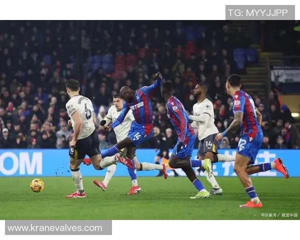 意甲激战巴黎圣日耳曼大胜曼联三球绝杀点燃全场激情