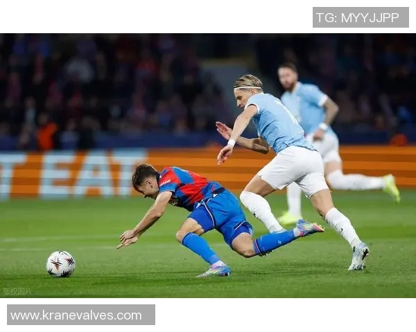 欧联杯激战巴萨凭借红牌风波以1-0战胜曼联全场精彩集锦回顾